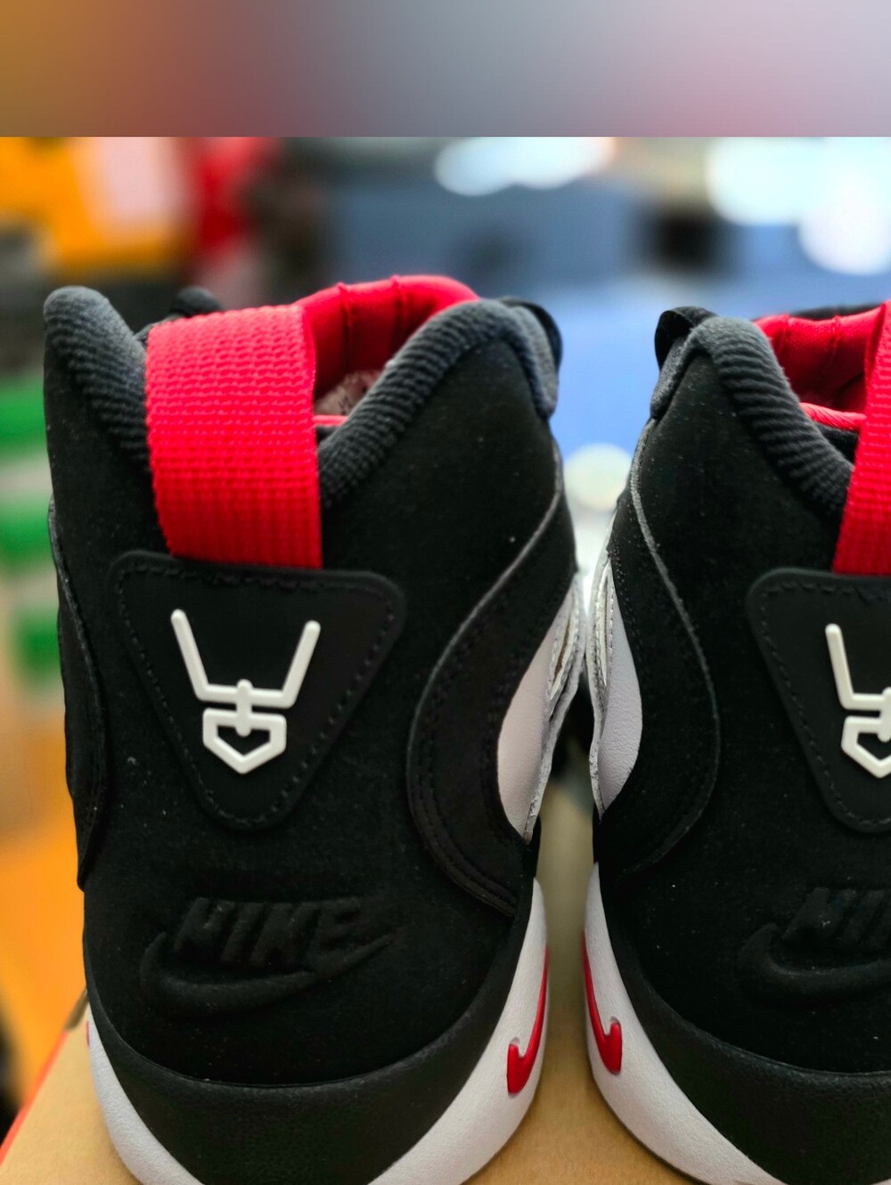 Nike Air Diamond Turf 2 49ers II7080-001 Unisex Basketball Sneakers - Picture 7 of 10